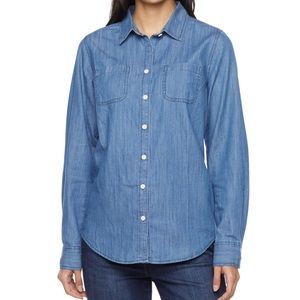 St Johns Bay, Petite small button down in light blue.